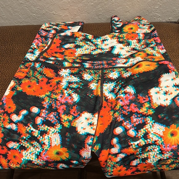 Offline by Aerie Daisy Life Multicolored 70’s 7/8 Leggings Hi-Rise Short Inseam! - Picture 3 of 9